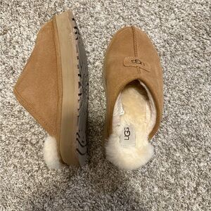 UGG discoquette platform slide